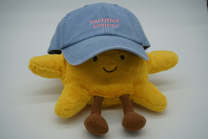 "certified yapper" — bestickte Cap